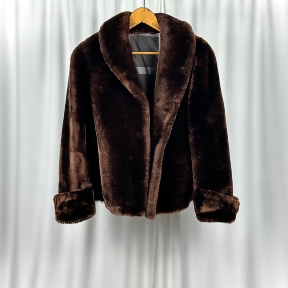 Vintage 1960’s Short Beaver Shearling Fur Coat in Dark Chocolate Brown • Medium - Picture 5 of 15